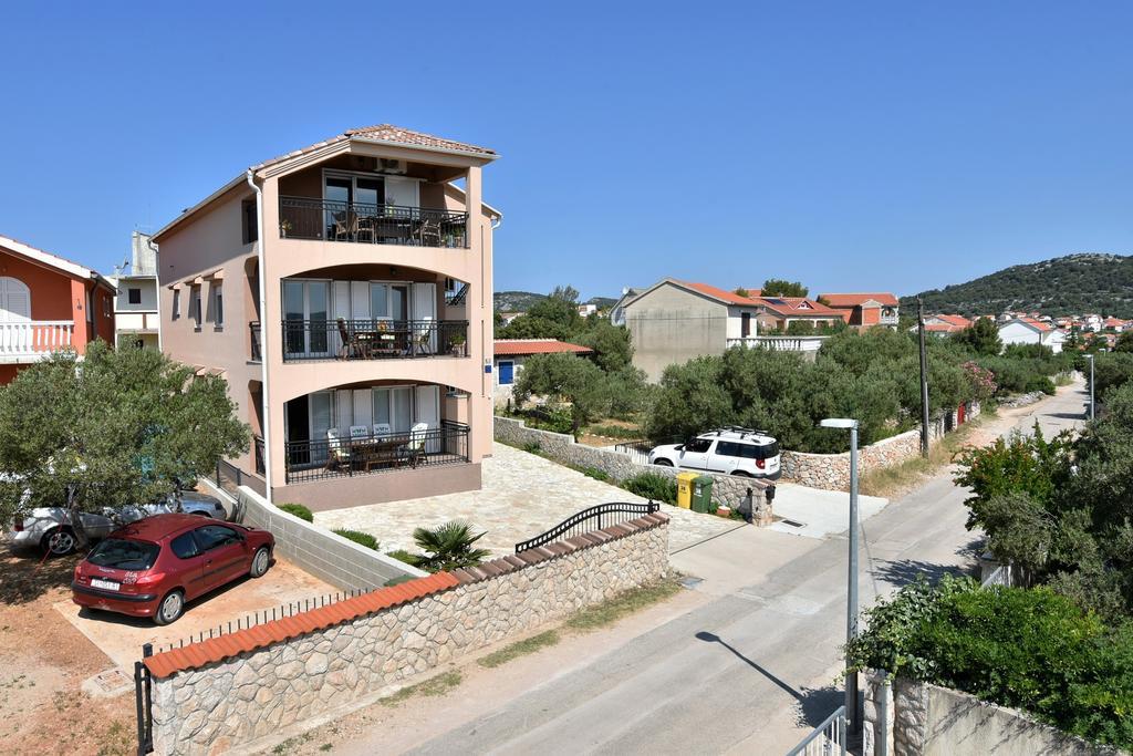 Apartmani Natasa Nino Jezera, Murter מראה חיצוני תמונה